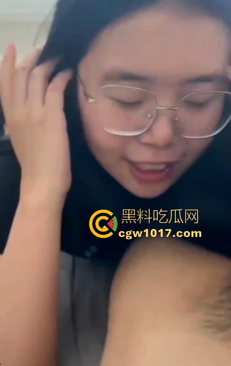 济南大学风骚母狗【陈梦颖】清纯学妹化身鸡巴收割者，BBW眼镜妹口交榨精，鲍鱼裹紧鸡巴射满骚穴，真反差啊！-7