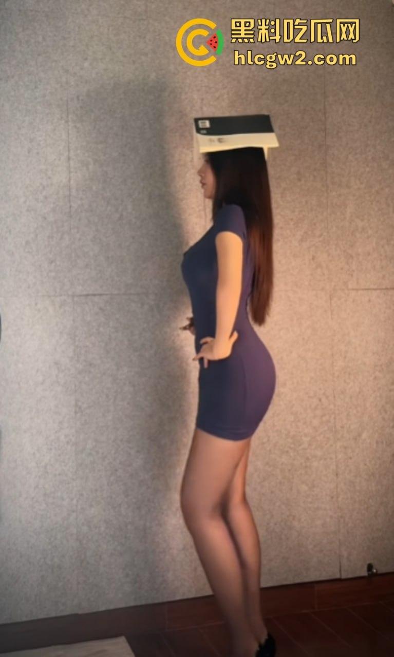 先天炮架圣体抖音网红【000】 付费福利流出 逆天美腿配黑丝 丁字骚裤抠肥逼 简直极品！-2