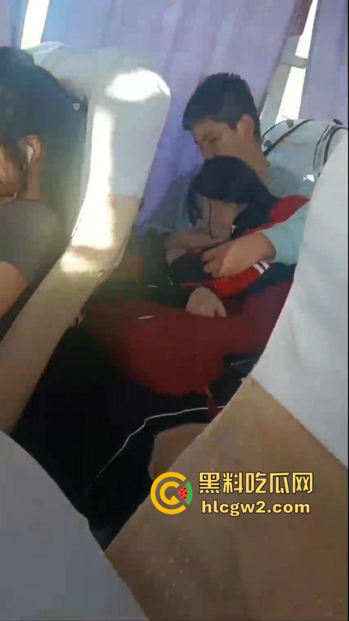 校服淫乱大赏 公交抠逼 卫生间吃鸡 楼道日逼 刷新你想象的下限！-3