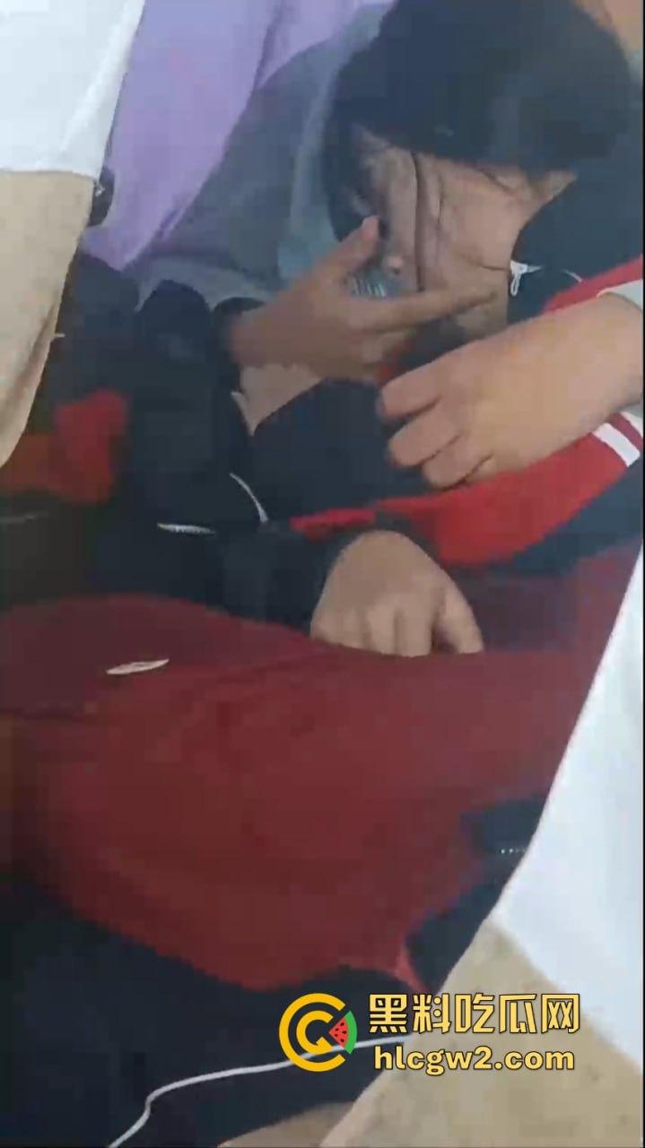 校服淫乱大赏 公交抠逼 卫生间吃鸡 楼道日逼 刷新你想象的下限！-4