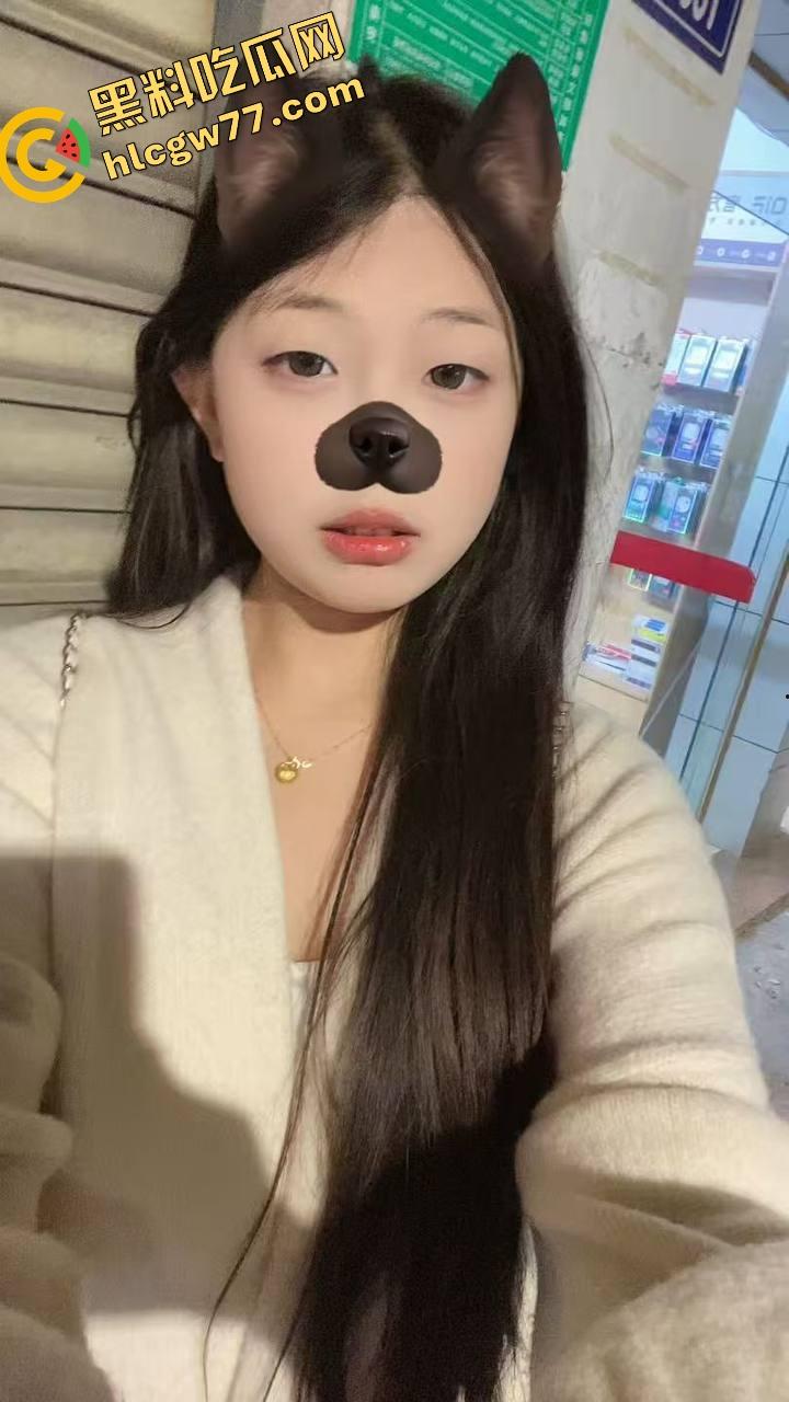 上海车展暗藏春色，蔚来销售『蒋丹丹』被吊操，小穴整根吞下白浆四溢，小母狗舔得比卖车还熟练！-4