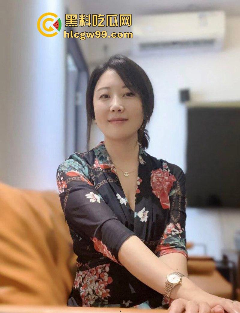 社交软件约啪气质少妇【泰亦怡】口交吃鸡后入骑乘样样精通，各种姿势来回变换，很有撸点！-1