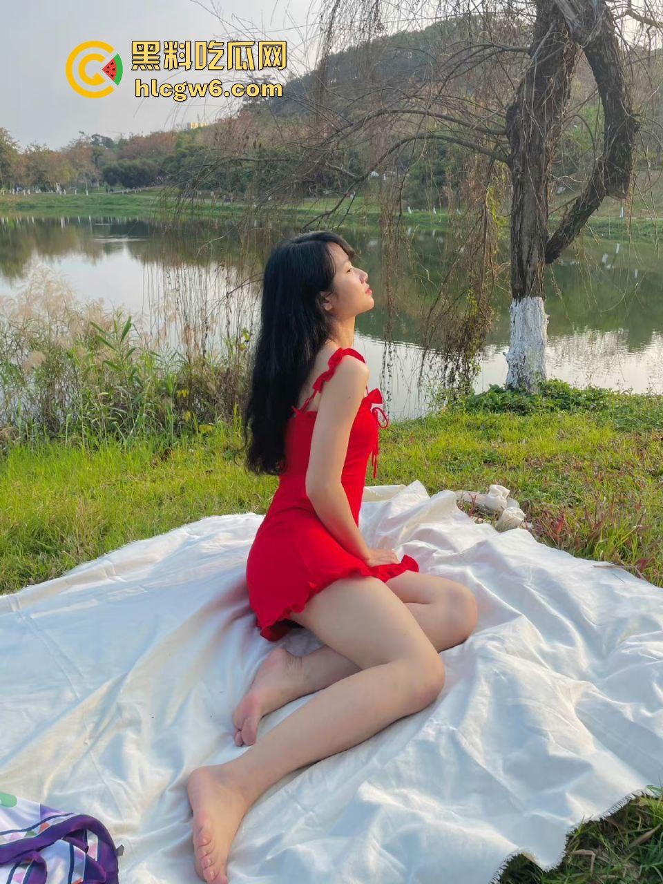 广东反差真实美艳少妇【林嘉玲】性感丝袜和高跟鞋，吕布来了都得射完再走-1