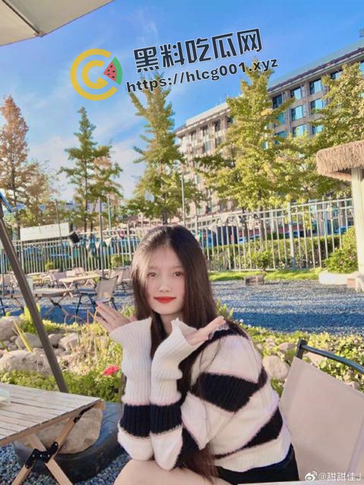 开盒抖音网红【甜甜佳】本名【王思佳】福建烧鸡 刷礼物就能私拍线下  素颜反差极大 硬件不够 骚气来凑-5