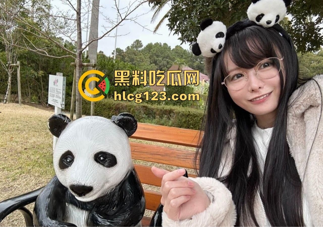 极品日本妹子白天看熊猫，晚上寂寞拿19CM狼牙棒狂放松！塞进小穴痛苦面具都出来了！-2