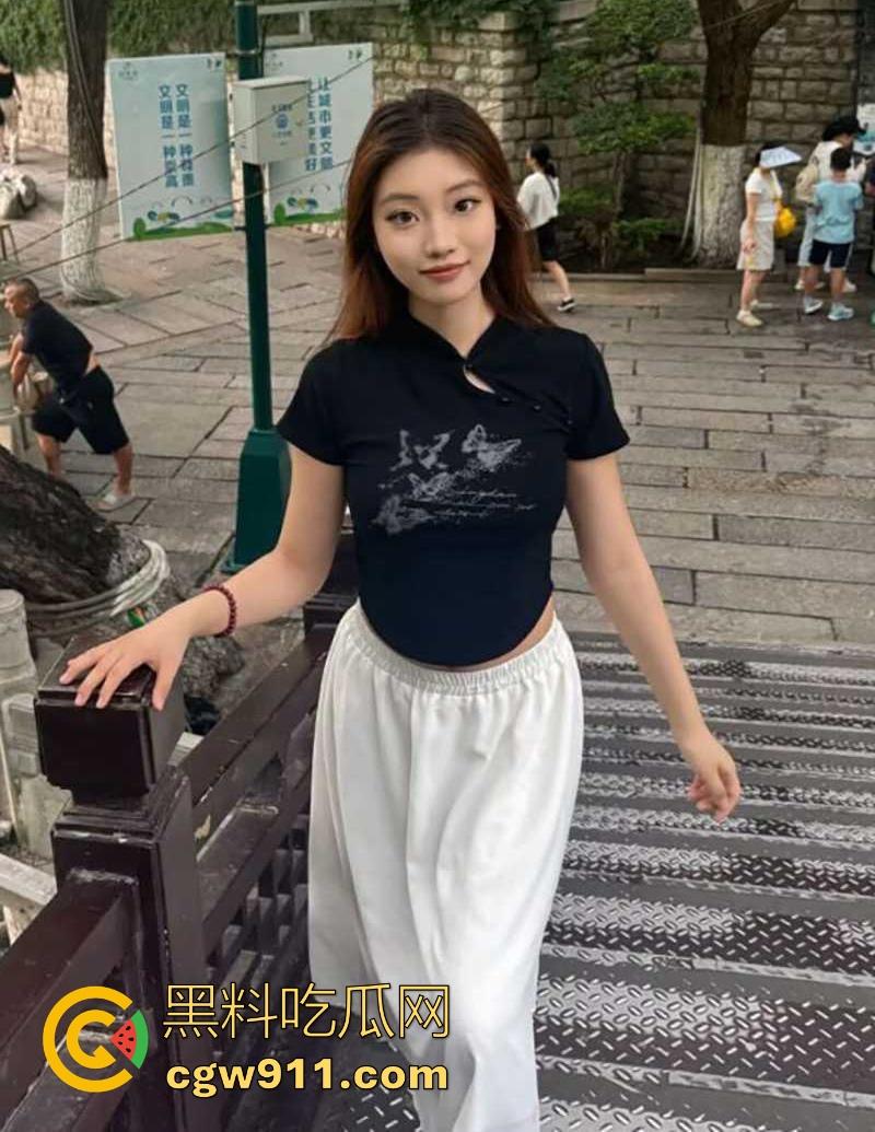 浙江反差女大【王钰婷】不雅视频流出，白虎蜜穴粉嫩诱人，约炮成瘾榨精母狗，无套爆操叫声超淫！-3