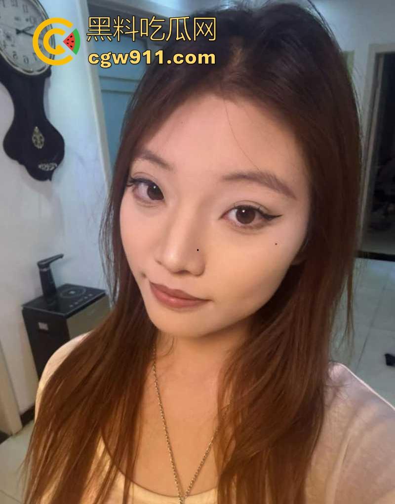 浙江反差女大【王钰婷】不雅视频流出，白虎蜜穴粉嫩诱人，约炮成瘾榨精母狗，无套爆操叫声超淫！-5