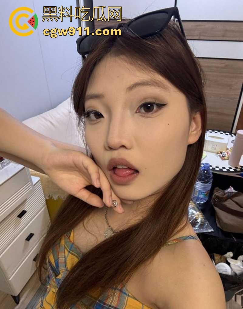 浙江反差女大【王钰婷】不雅视频流出，白虎蜜穴粉嫩诱人，约炮成瘾榨精母狗，无套爆操叫声超淫！-7