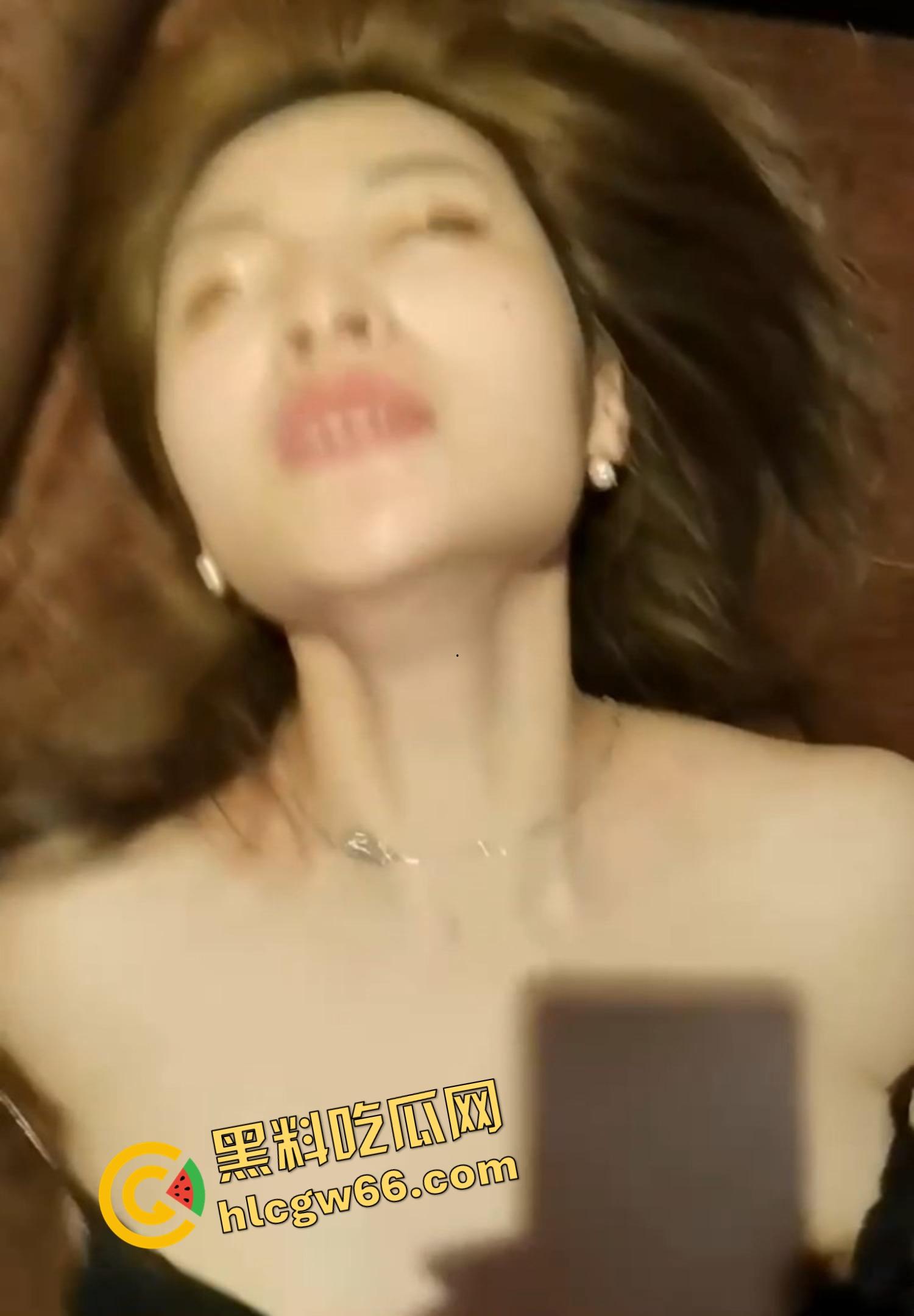 达州极品少妇【吴小倩】背着男友约炮录像，骚逼被操到戴痛苦面具，男友怒放全网！-9