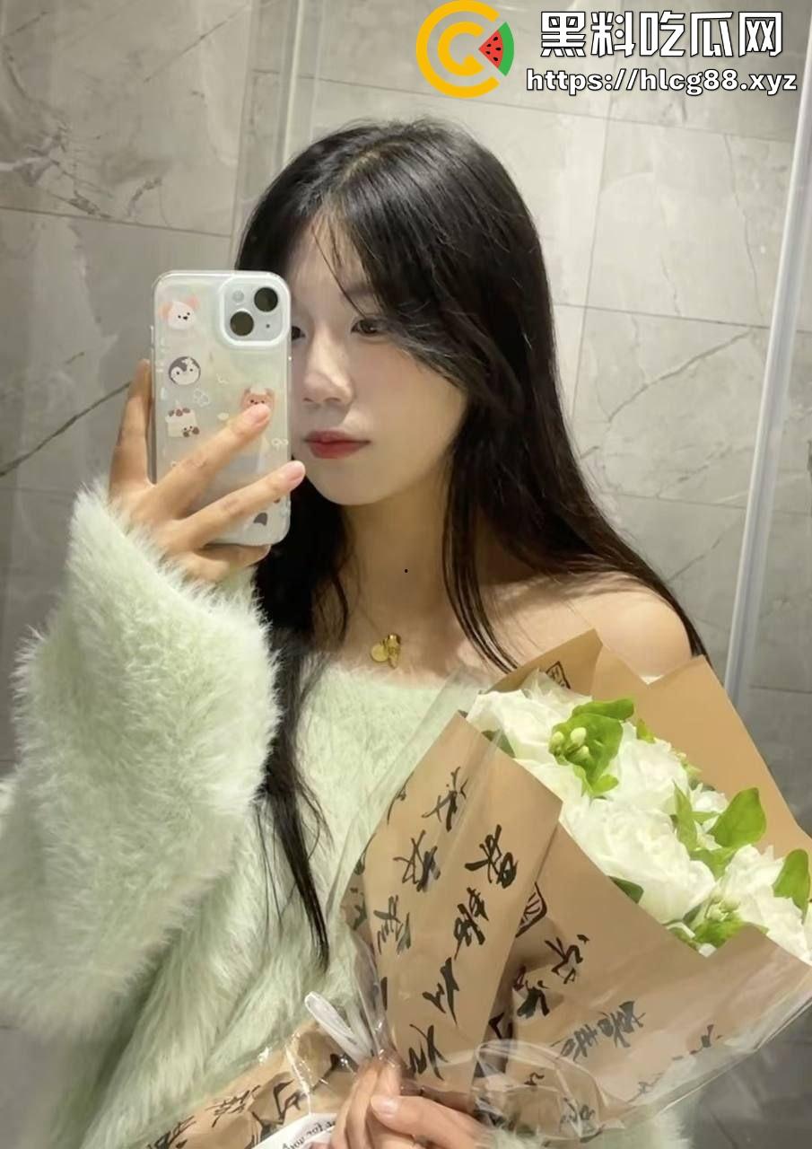 苏州微胖反差大三学姐【邵瑶微】自拍曝光，小脸蛋可爱得要命，私下却是骚货，和男友操天视频流出！-3