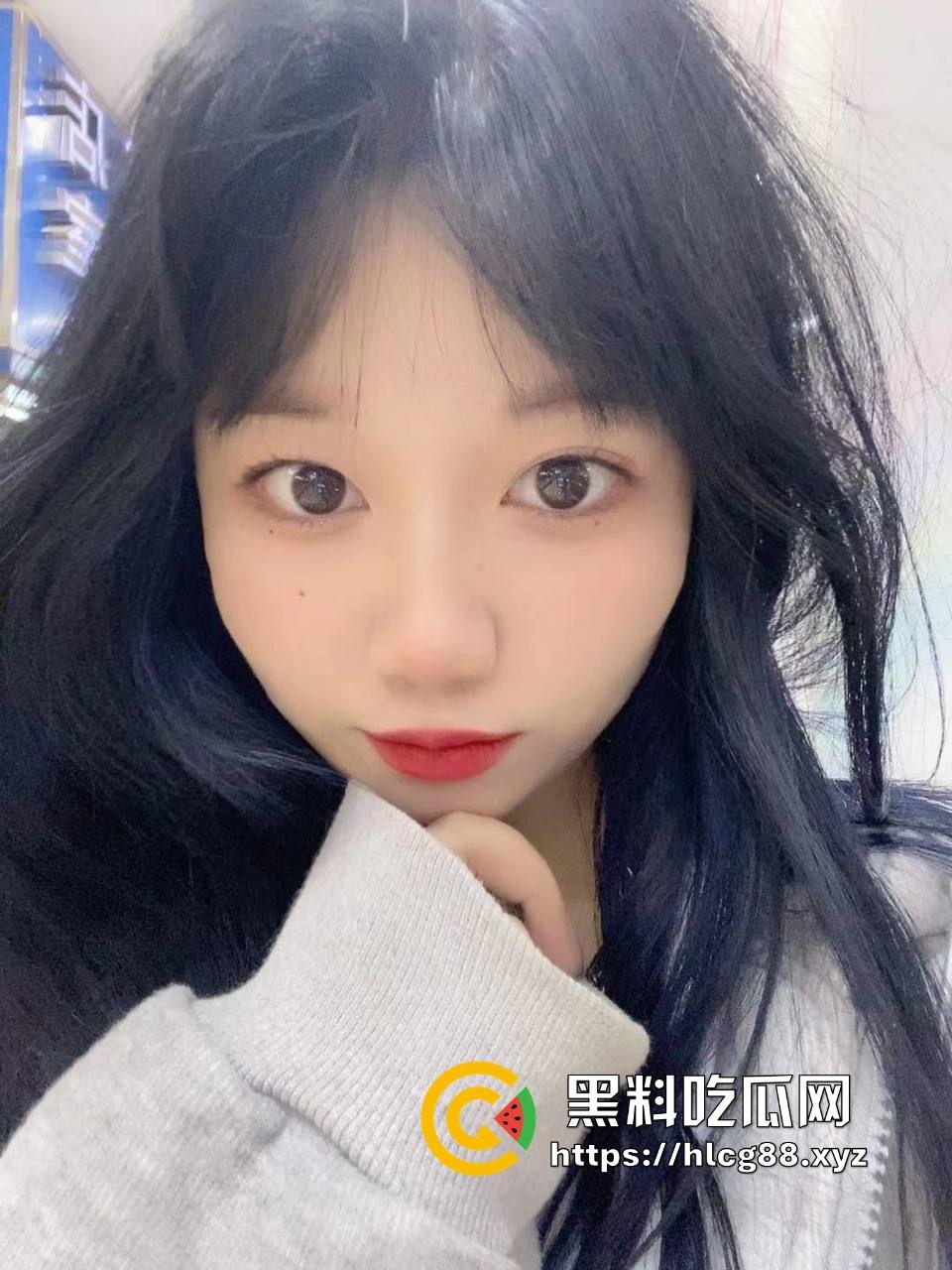 苏州微胖反差大三学姐【邵瑶微】自拍曝光，小脸蛋可爱得要命，私下却是骚货，和男友操天视频流出！-4