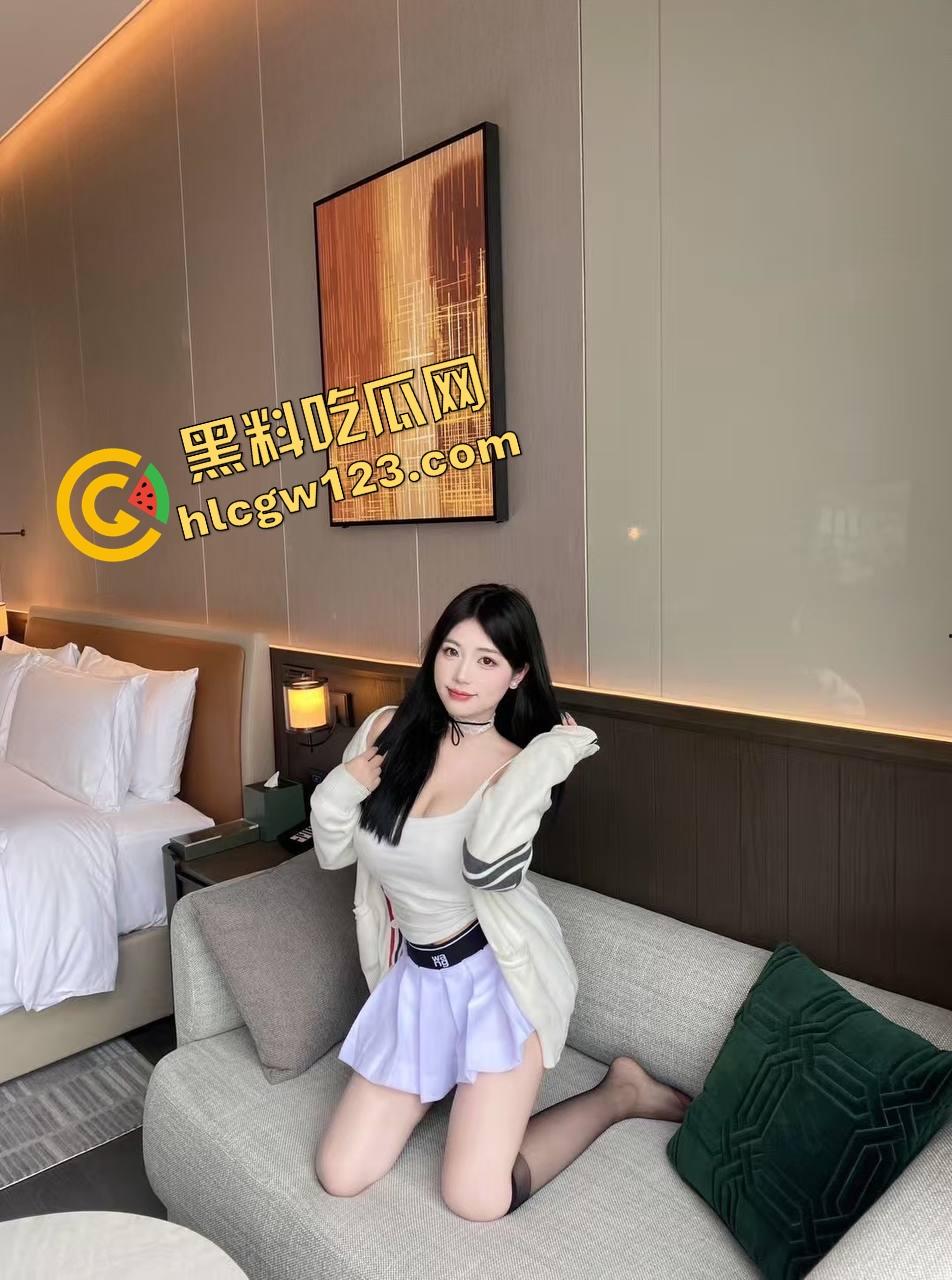 高清特写淫荡母狗五指齐插逼眼 屁眼逼眼轮番轰炸 大屌横冲直撞喷翻半盆淫水 全程高潮抽搐尖叫像鬼上身！-1