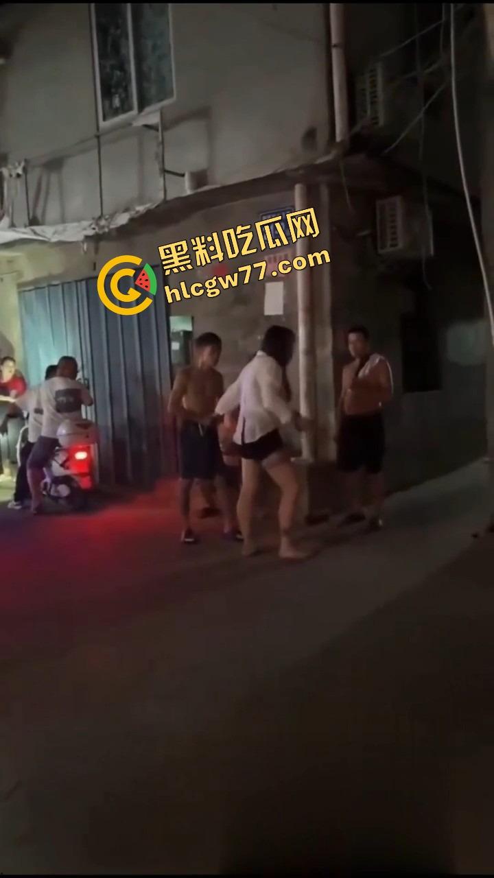 群友嫖完不给钱专挑奶子大的玩 160日了爽翻还想跑路？你当自己是啥 开完坦克还想跑！-10