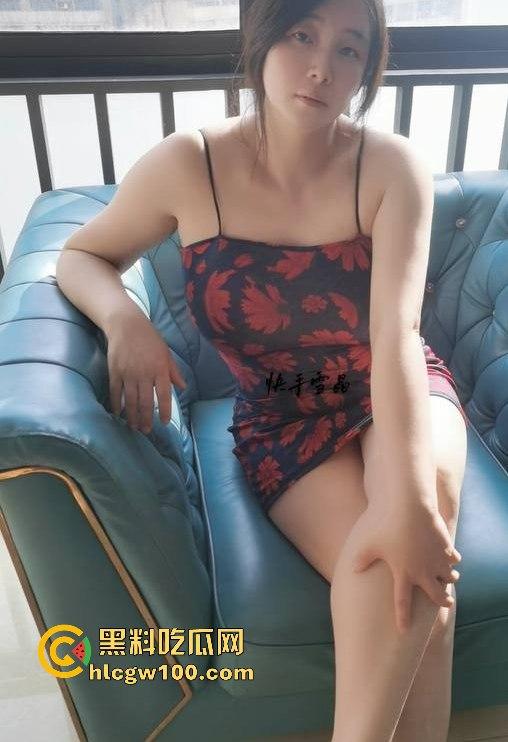 快手极品巨乳美女网红【雪晶】不雅视频流出，自慰私拍巨乳女上乘骑令人窒息。-4