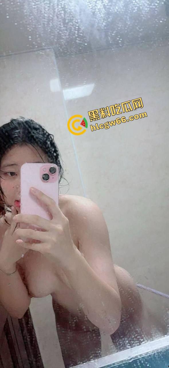 冷白皮美乳骚货【瑶瑶】居家骚拍流出，一线天粉嫩鲍大开展示，掰逼喷水娇喘连连，求干求灌精！-13