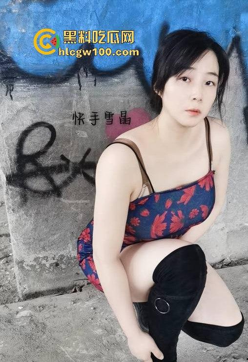 快手极品巨乳美女网红【雪晶】不雅视频流出，自慰私拍巨乳女上乘骑令人窒息。-19