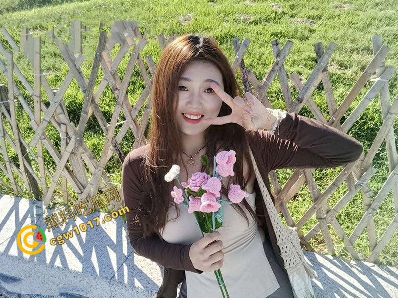 湖北孝义学生情侣酒店做爱视频曝光！身穿情趣内衣，白嫩巨乳诱人至极，口交深喉，女上骑乘，视觉冲击爆棚！-2