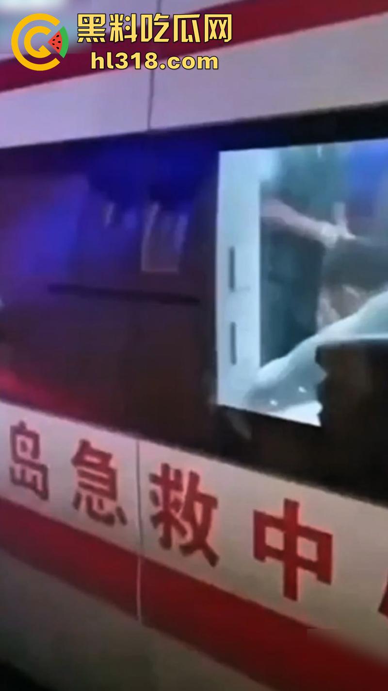 秦皇岛红桥里砍人事件，持刀报复社会在大街上见人就砍，据说有20多人被砍，目前人已被逮捕！-7