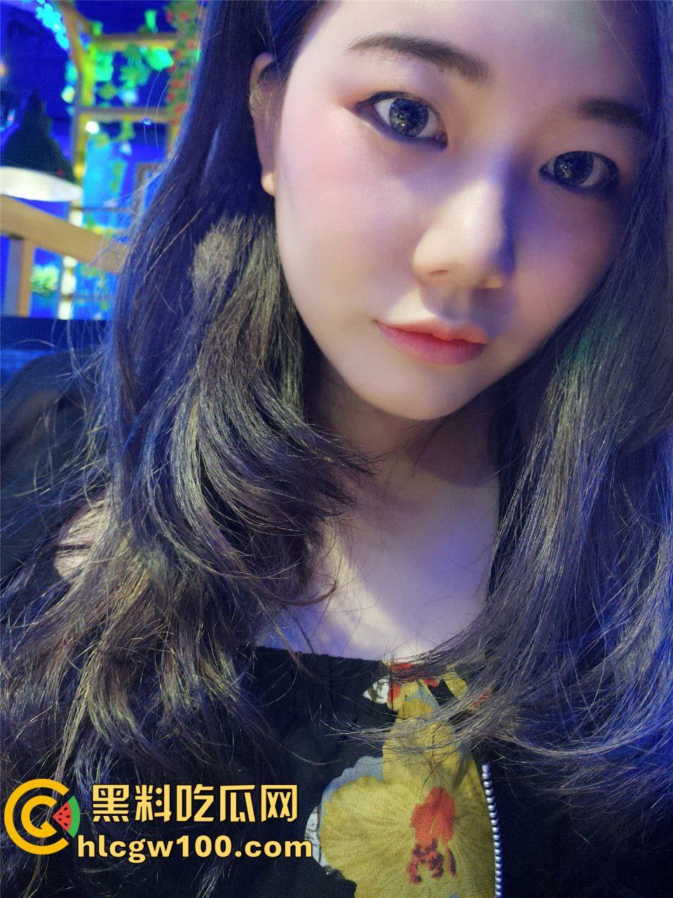 长春大学研究生母狗【张雨薇】，顶级K罩巨乳砸死人，抠烂裤裆粗大阳具抽插白虎骚穴，淫水超多-1