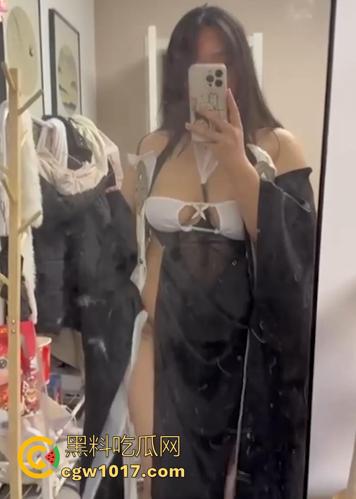 网聊约炮奶子大到夸张，超爱cosplay极品坦克bbw，敢露脸拍巨乳嫩逼，线下真实猛操，狠狠把她征服！-2