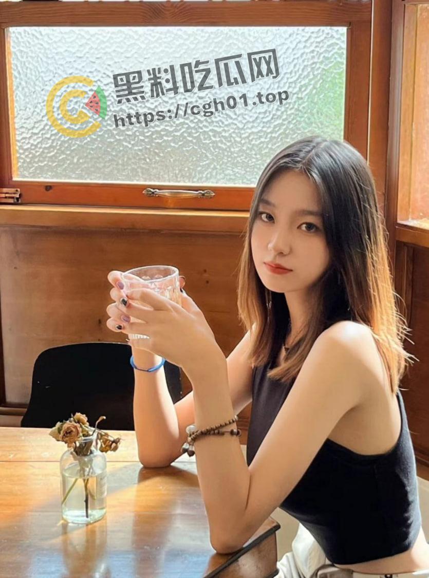 瓜友投稿！昆明理工电力工程学院反差母狗【何函晓】 喜欢扣自己的屁眼给陌生人看-3