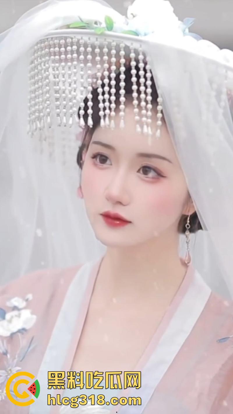 抖音百万粉丝网红【焕儿】，逆天长腿颜值女神，情趣制服极致诱惑，被金主各种姿势爆肏内射！-1