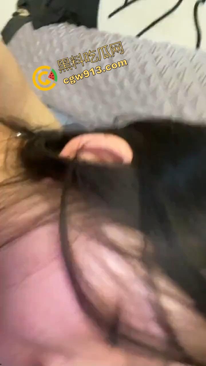 湖南师大校花级大四女生【李梦瑶】吻起来小心翼翼，床上却变身鸡巴爱好者，口活堪称神技！-7