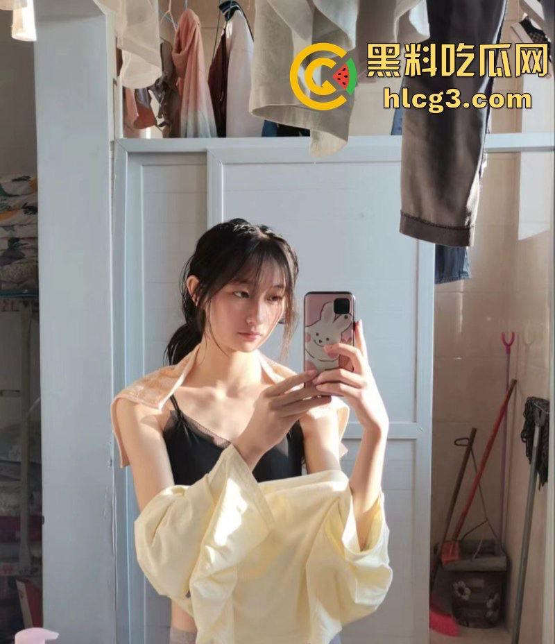 云南昆明工业职业技术学院母狗【杨佳慧】舞蹈生身材裸聊自慰被曝光！-3