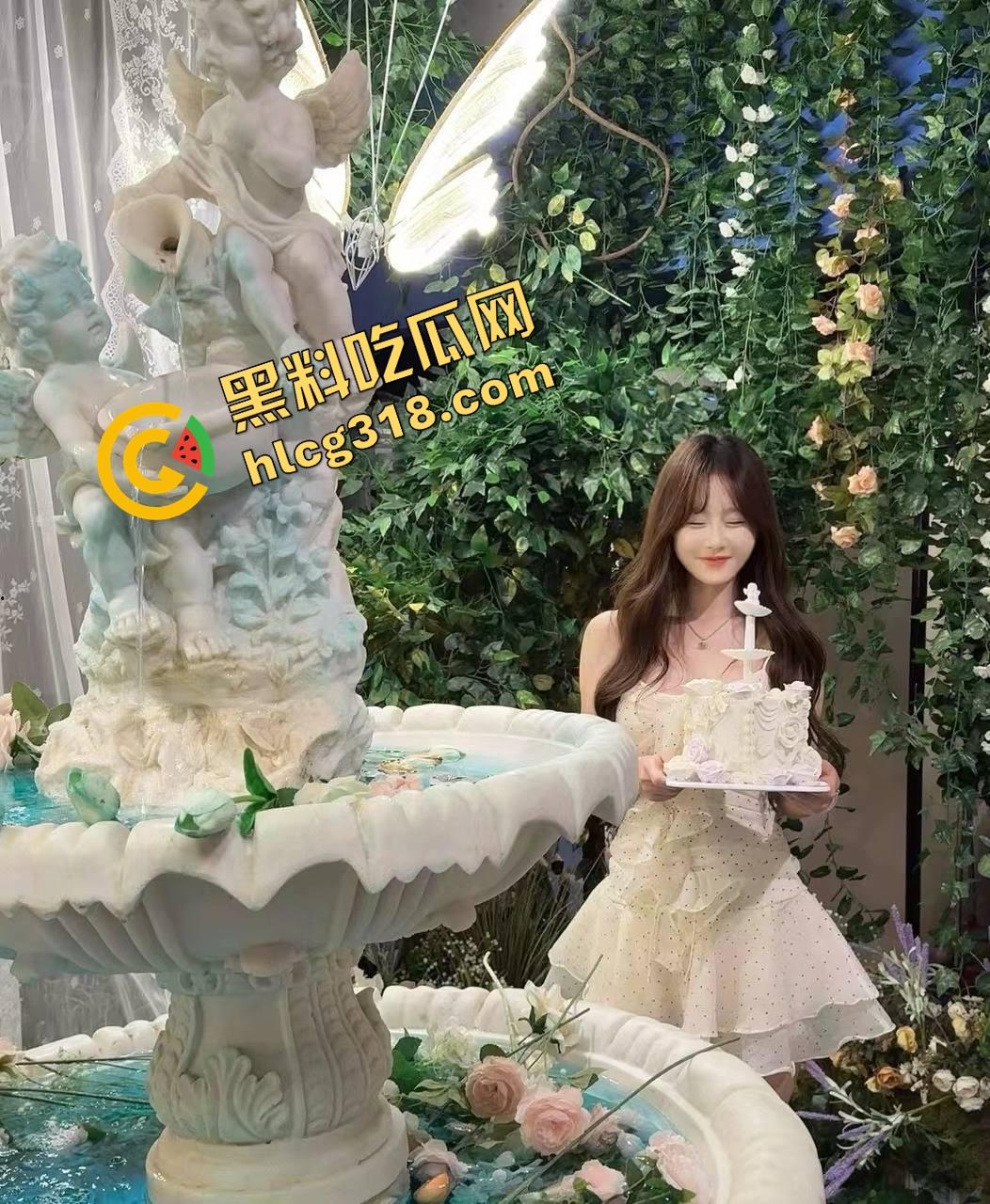 摄影圈潜规则曝光，cos女仆私房拍完讨价还价直接肉偿摄影师，一组写真一个炮，谁还说摄影师不吃香？-1