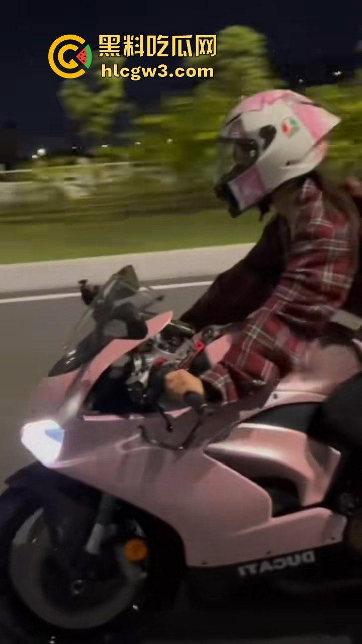 19岁网红女骑手【万小橘】三亚车祸离世，朋友说距离她的20岁生日只差几天！-8