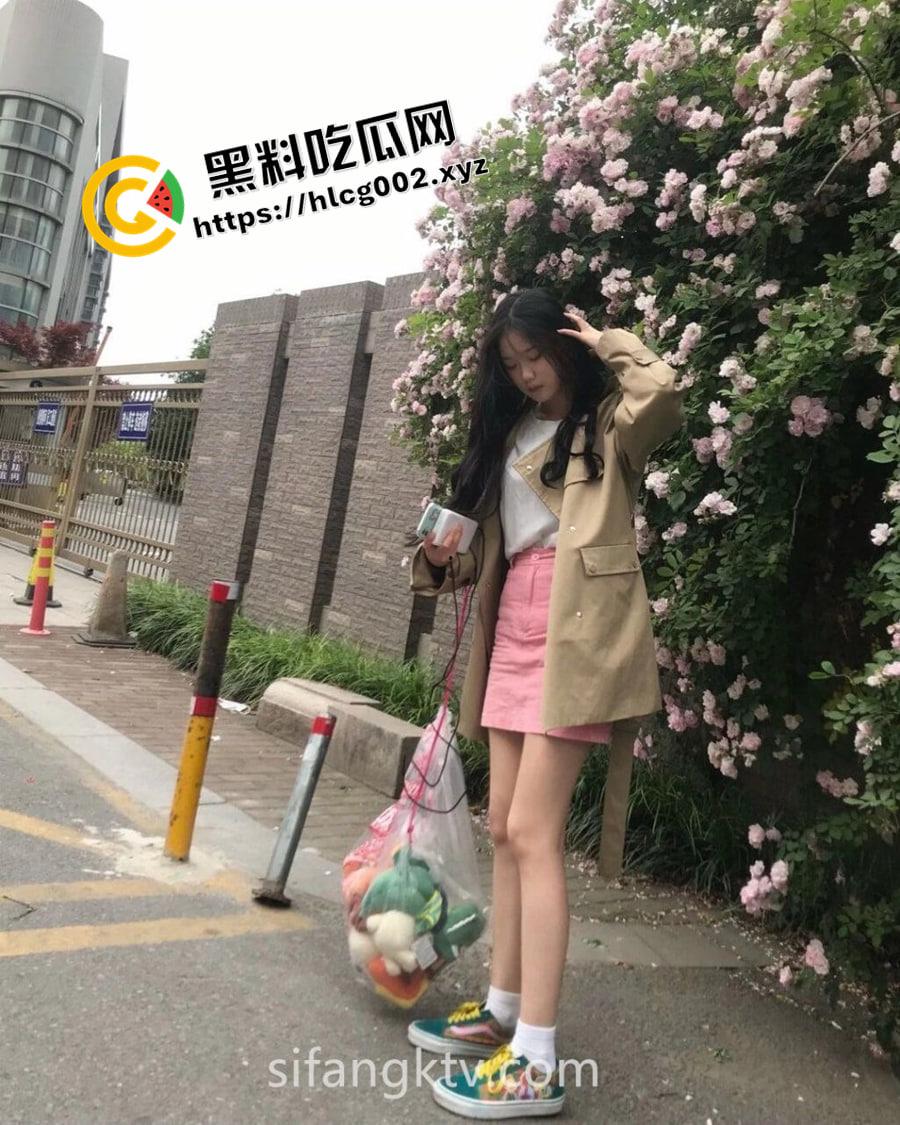 印象足拍付费流出！甜美在校学妹的美脚足交 笑起来哥哥的心都花了 赶快把大屌塞进嘴里-13