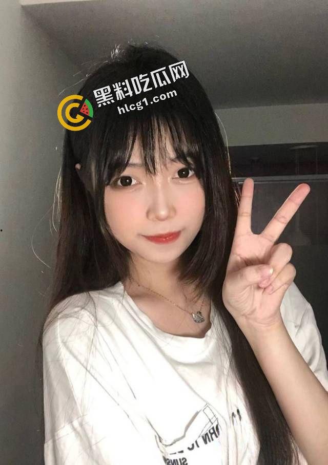 河北传媒学院『陆芝』背着男朋友和其兄弟3P 俩大屌进行前后夹击 骚叫不停-3