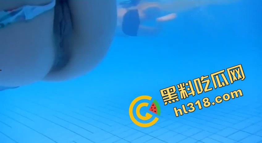 泳池里骚逼女直接脱泳裤露鲍鱼，在线钓鱼引全场潜水哥蠢蠢欲动，水下风景比水面还刺激！-15