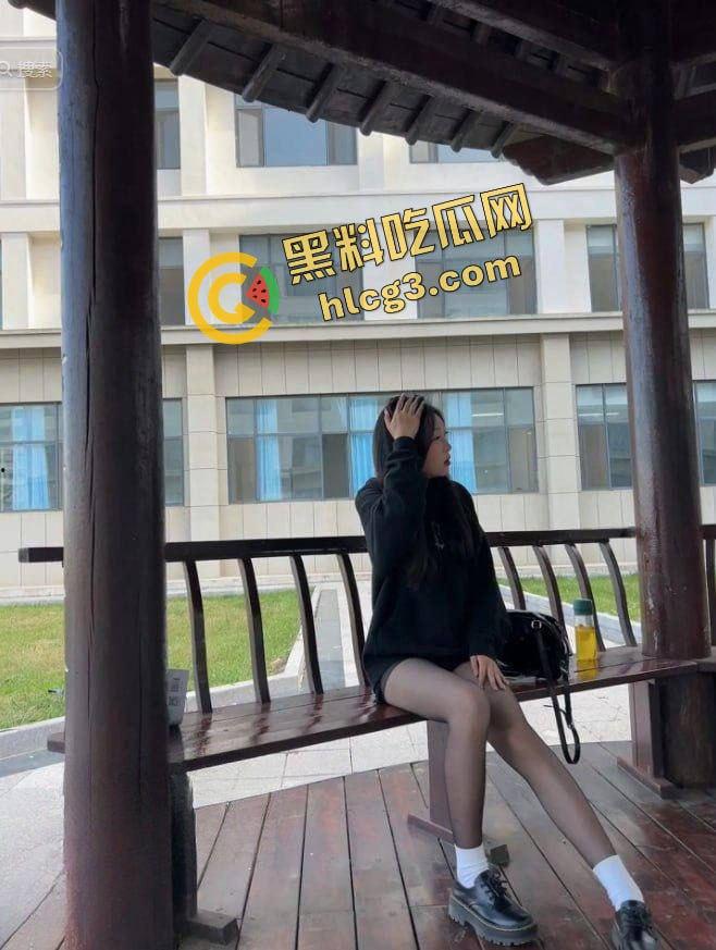 山东外事职业大学 体育生情侣夜晚凉亭激情野战做爱 抱起来猛蹬 被路人发现偷拍！-5