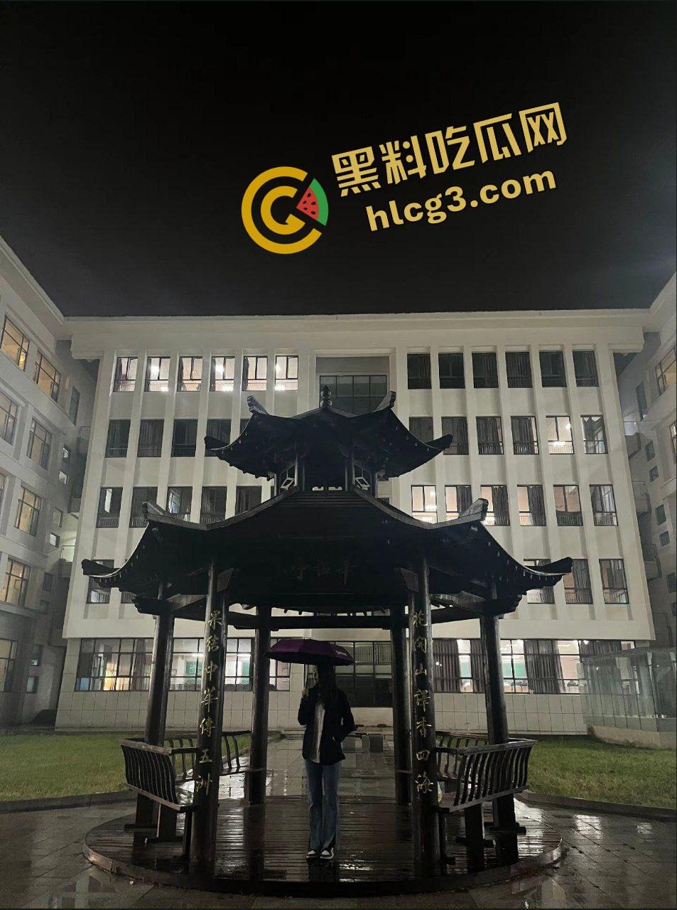 山东外事职业大学 体育生情侣夜晚凉亭激情野战做爱 抱起来猛蹬 被路人发现偷拍！-6