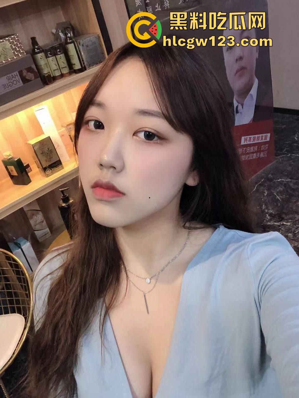 追了半年终于搞到大三巨乳学姐【林婉婉】含鸡成瘾舔精当饭吃，每晚跪床口交榨精，我真的被她舔到腿软！-1