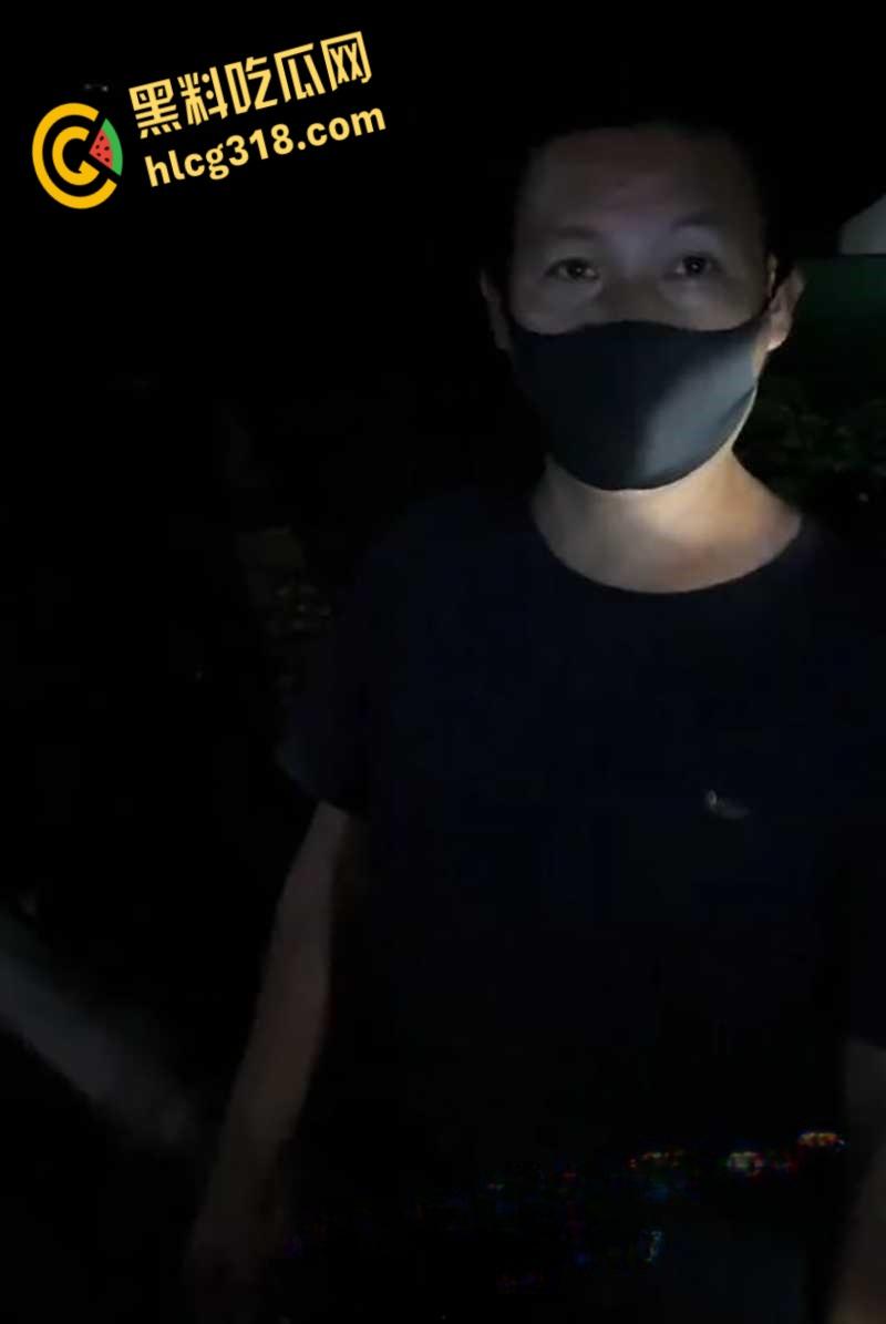 偷狗贼改偷猫了，一晚上偷窃十几只猫， 被路人几兄弟抓获， 报警后偷猫者声称第一次 !-6