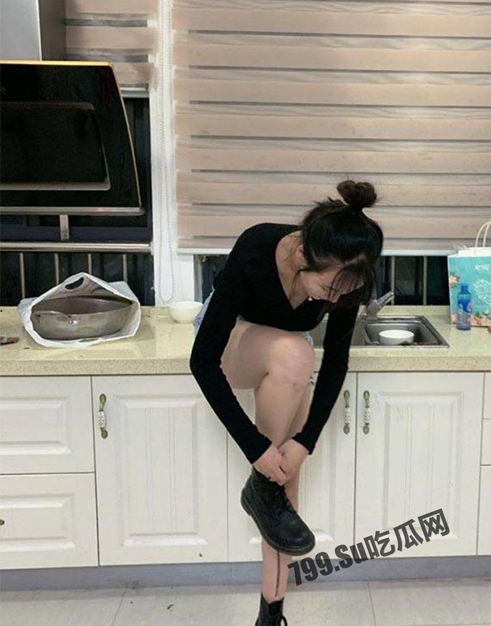 云盘泄密！超高颜值反差巨乳良家少妇 完美露脸与老公自拍啪啪视频泄漏 恬静的外表下隐藏着一颗淫荡的心-1