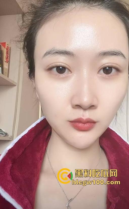 抖音美艳少妇【向子】露脸私密视频泄露，骚气动作极致勾引让人看傻眼！-4