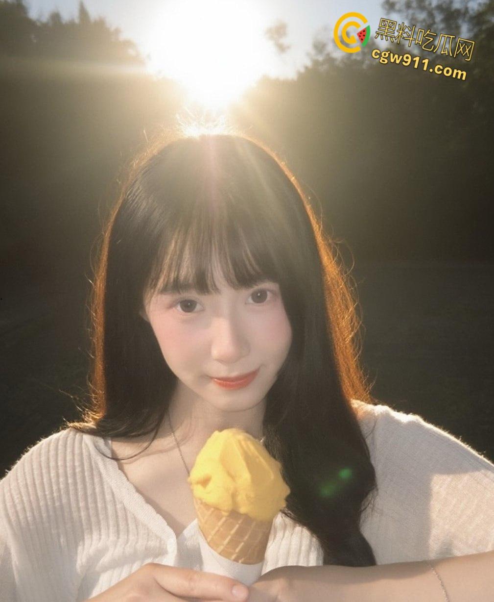 IG美妆博主【Catalina】，清纯嫩妹露脸自慰，白虎嫩穴被男友爆菊肛交，后入打桩淫水四溅 ！-5