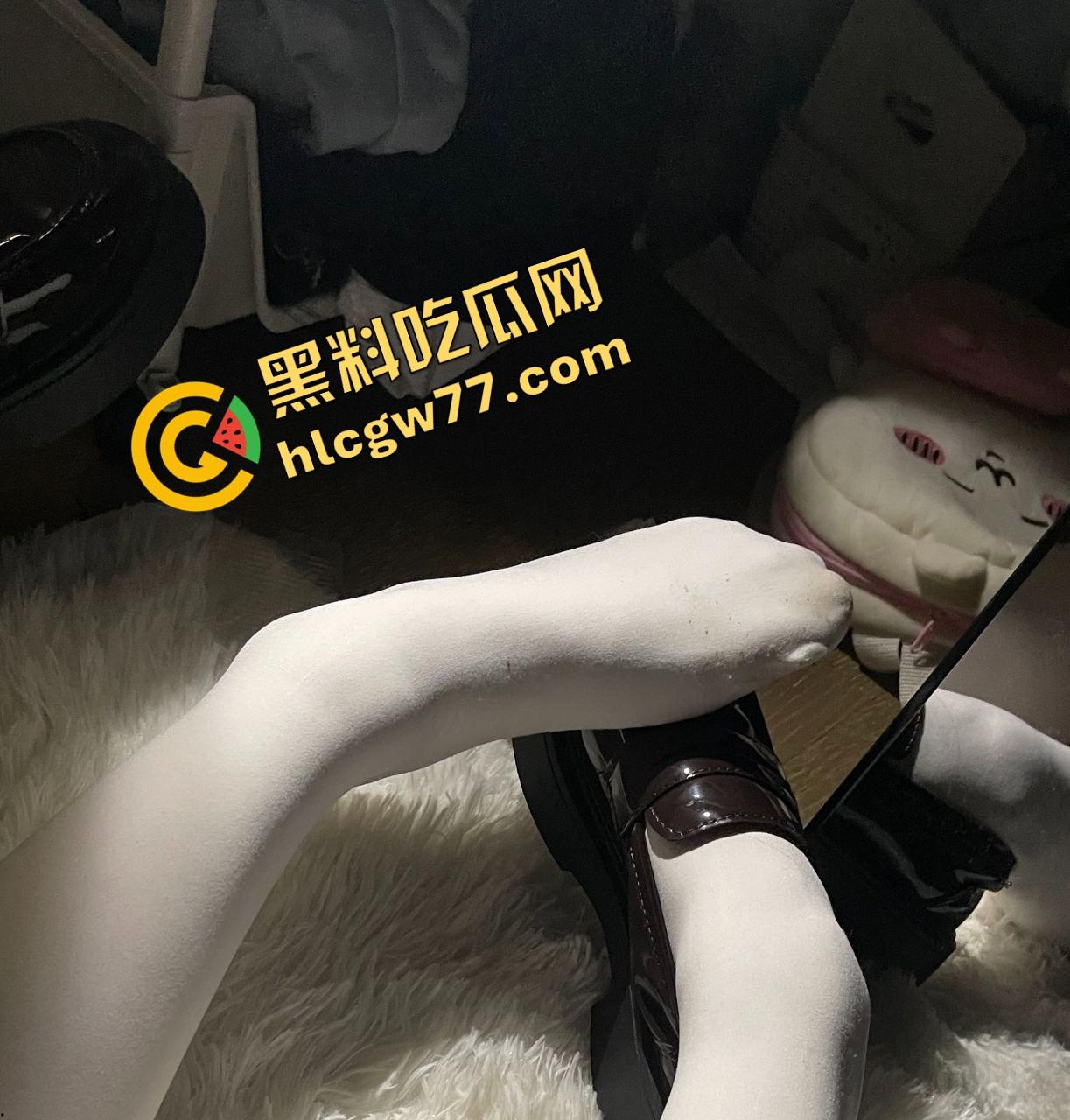 外表卡哇伊，内里母狗命，合肥女高『娜美』撅屁股掰嫩穴，被小哥操成奶子缩水狗，反差贼他妈顶！-11