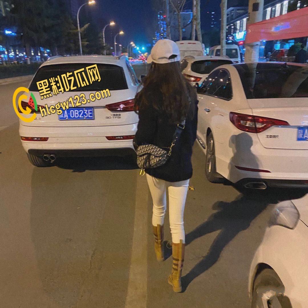 西安霓虹下双姝淫乱夜，黑丝翘臀迎猛操，娇喘挑逗谁主淫妻 !-5