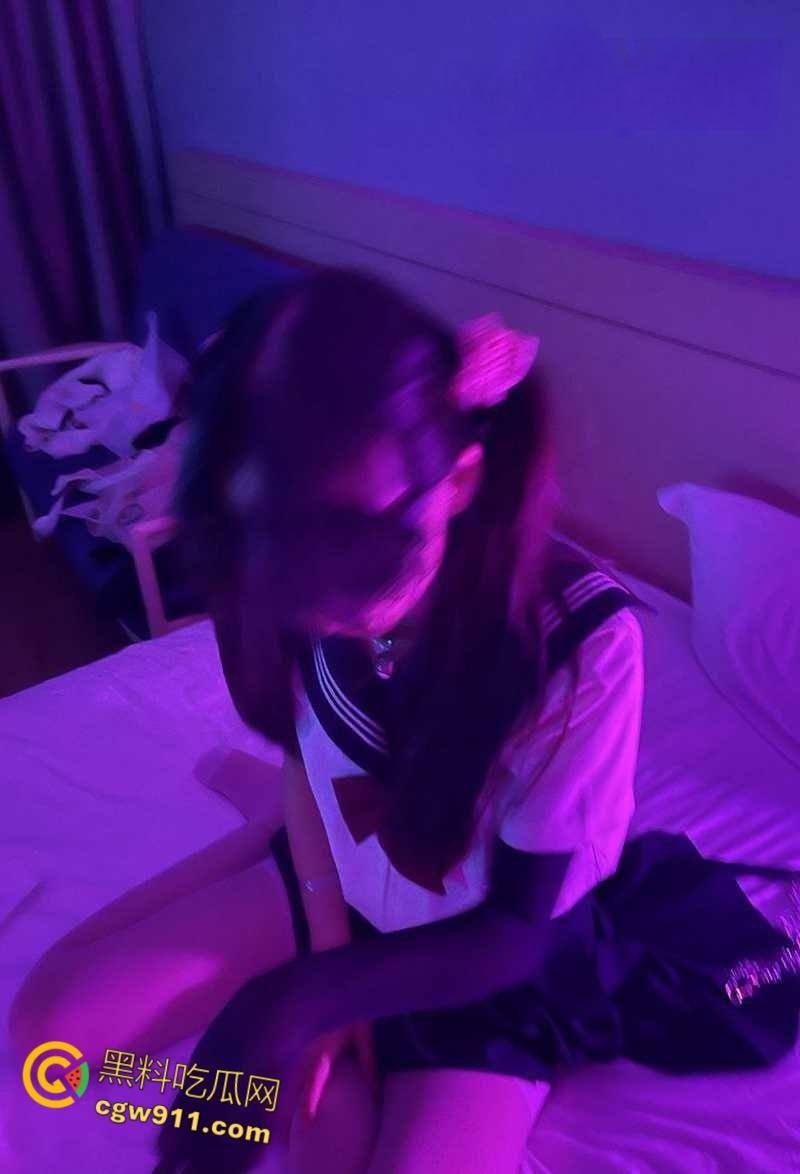 湖南常德清纯学生妹【于淑雅】，与男友激情做爱，乖巧听话淫水泛滥，性感JK黑丝美腿，操得过瘾又带劲！-6