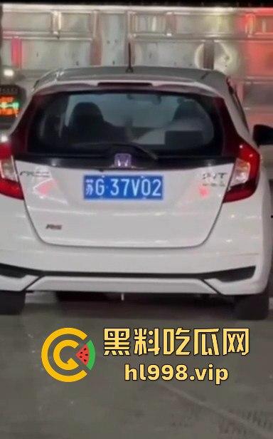 瓜友爆料现场抓包车震！用力猛干，绝对不是夫妻，吓得我站起来猛蹬！-3