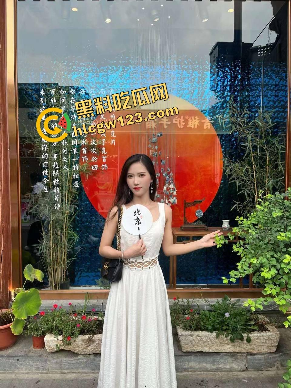 绿帽博主玩疯了，情侣调教日记曝光，清纯洛丽塔女友变性奴深喉足交榨精，男友看女友被轮操！-1