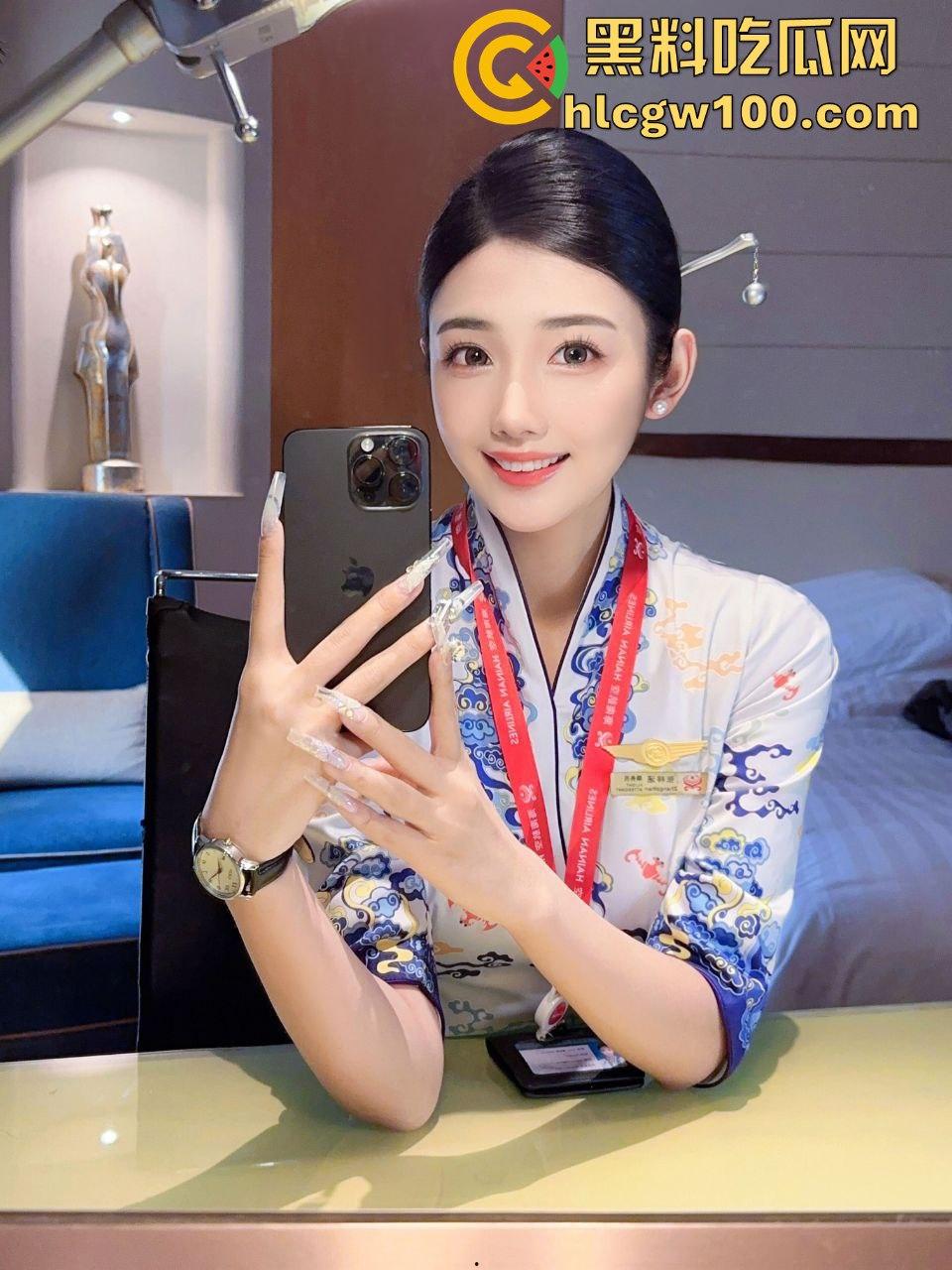 上海恋足癖老哥包养空姐只为玩脚，骚气空姐美脚喂蛋糕，老哥不日逼只玩脚，难言之瘾让人看傻！-11