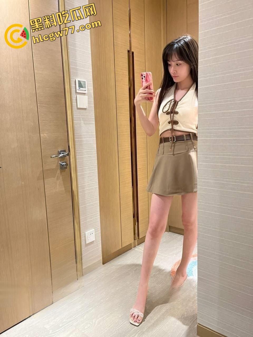 福建极品彩票店店主【贺思淼】 和男友私拍泄密 明面上的气派老板娘 私底下的骚逼小母狗 露脸性爱视频!-1