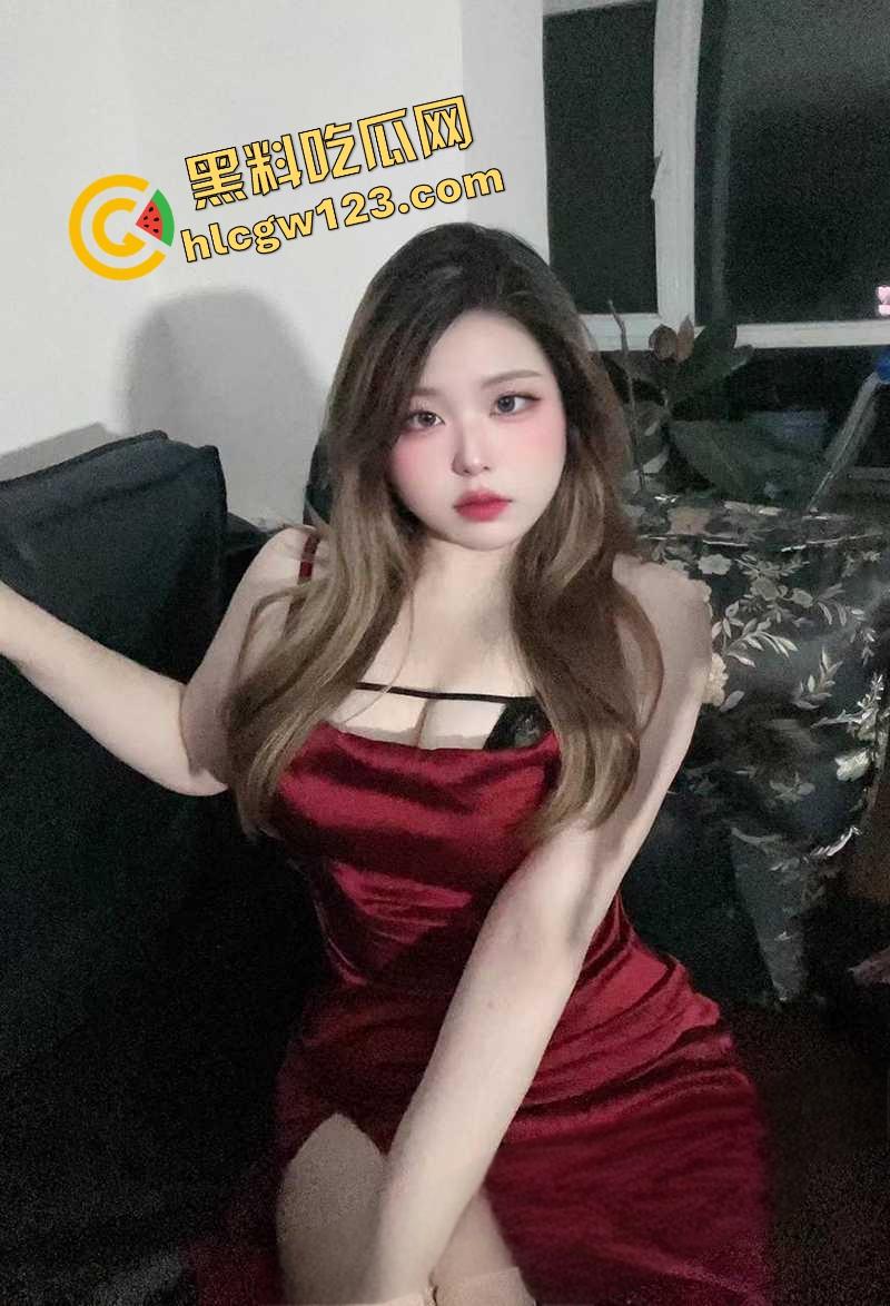 辽宁阜新反差婊【杨舒琦】翘臀开档连体衣被操到断片,3P4P全程露脸流出 前后夹击爆操群交!-3