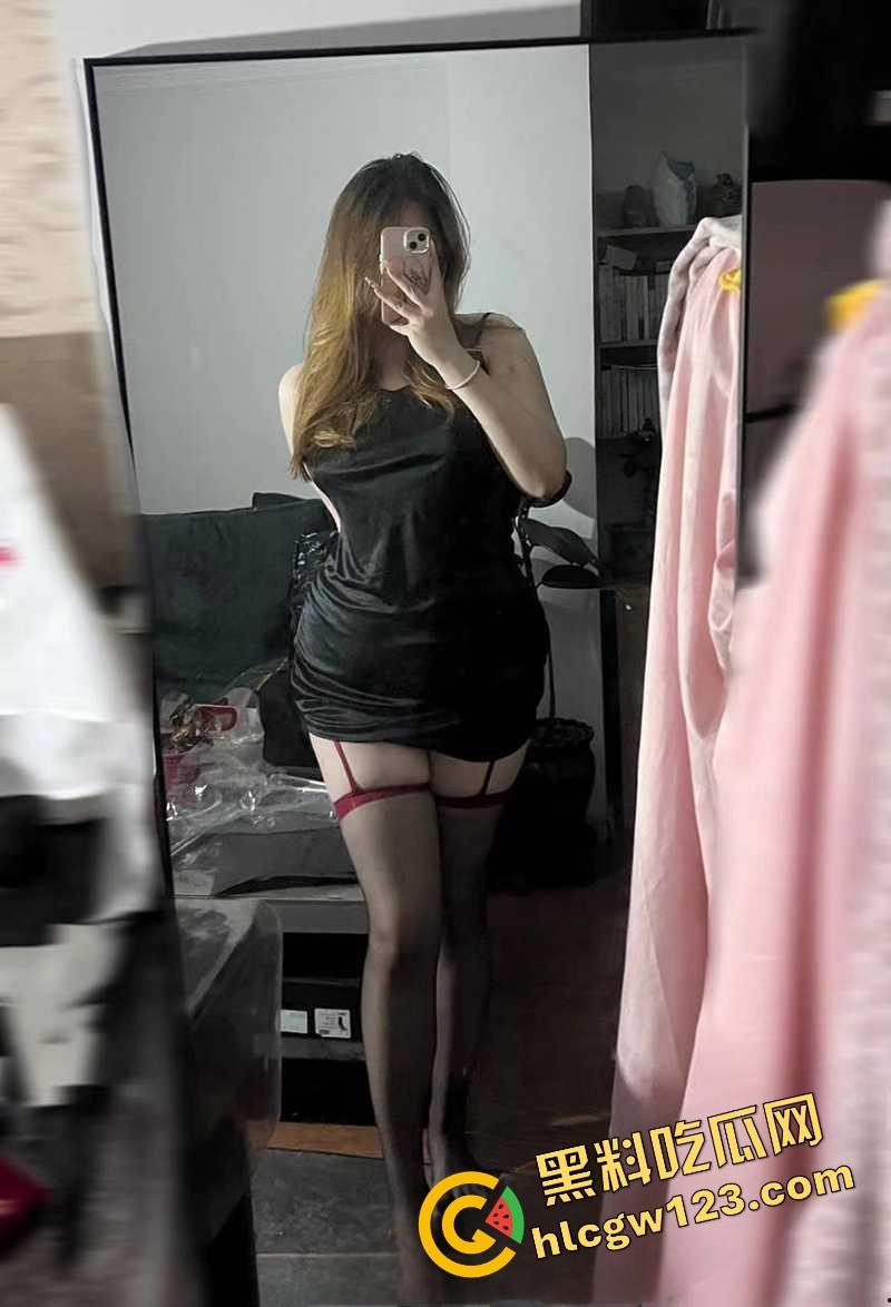 辽宁阜新反差婊【杨舒琦】翘臀开档连体衣被操到断片,3P4P全程露脸流出 前后夹击爆操群交!-7