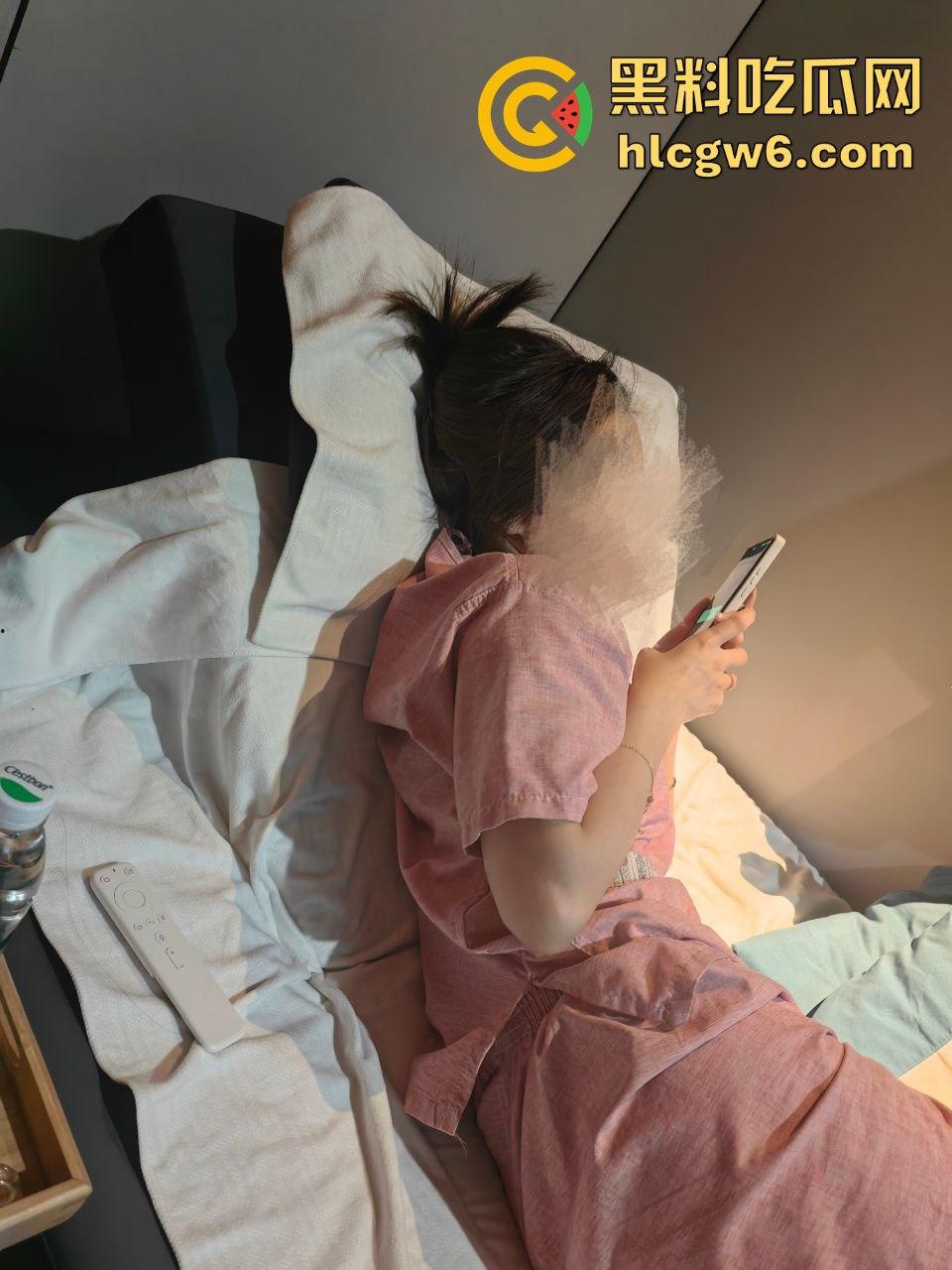 推特颜值御姐【鹿头】淫趴日常曝光，上海整容科技脸带小姐妹四男二女疯狂乱搞，鸡巴换一根又一根！-11